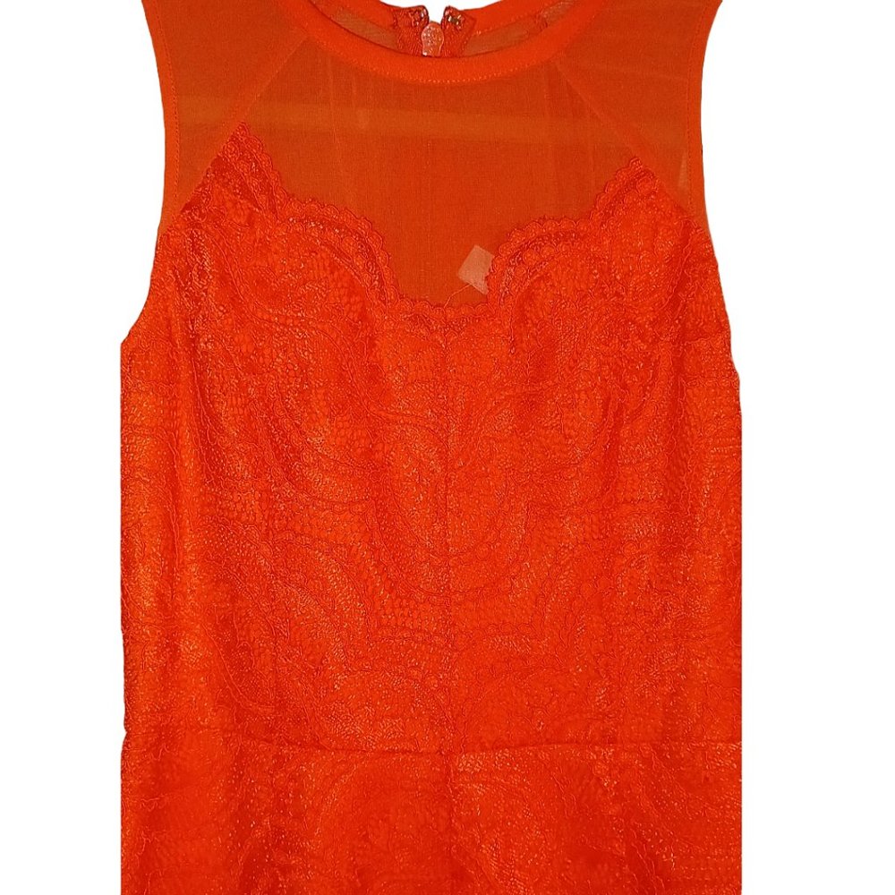 PERFECT LACE DRESS FOR THAT FUN OCCASION - Picture 4 of 5